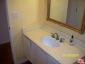 2320 S Bentley Avenue 204, Los Angeles CA 90064
