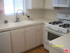 2320 S Bentley Avenue 204, Los Angeles CA 90064