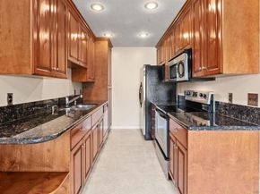 8561 Villa La Jolla Dr K, La Jolla CA 92037