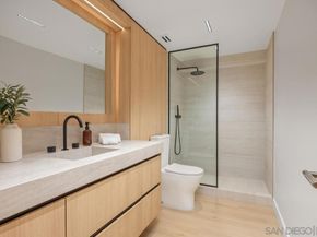 939 Coast 17D, La Jolla CA 92037