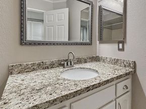 6025 Estelle 4, San Diego CA 92115