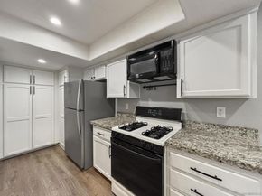 6025 Estelle 4, San Diego CA 92115