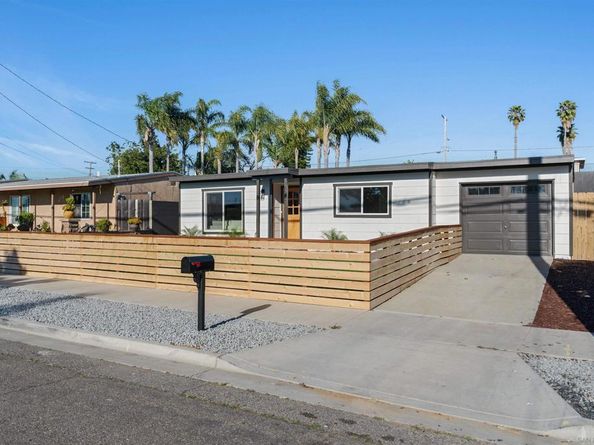 1426 Santa Rosa St, Oceanside CA 92058