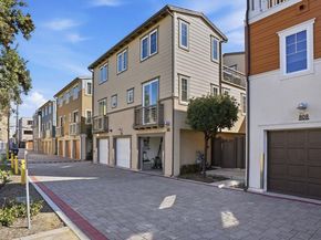 810 Santa Barbara Pl, San Diego CA 92109