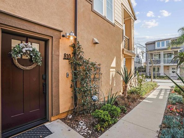 810 Santa Barbara Pl, San Diego CA 92109