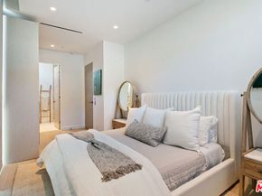 938 - 940 Palisades Beach Road, Santa Monica CA 90403
