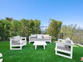 11725 Laurelwood Drive, Studio City CA 91604