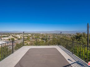 11725 Laurelwood Drive, Studio City CA 91604