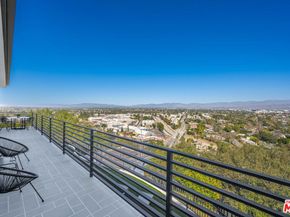 11725 Laurelwood Drive, Studio City CA 91604