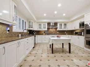 11908 Darlington Avenue 203, Los Angeles CA 90049
