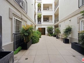11908 Darlington Avenue 203, Los Angeles CA 90049