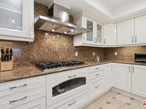 11908 Darlington Avenue 203, Los Angeles CA 90049
