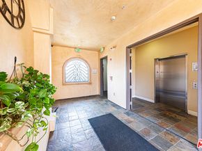 5057 Maplewood Avenue PH4, Los Angeles CA 90004