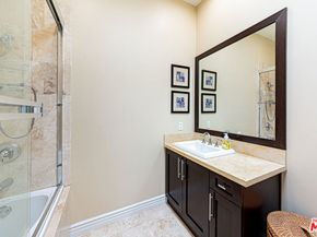 5057 Maplewood Avenue PH4, Los Angeles CA 90004