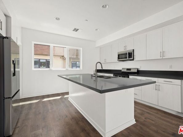 2930 Rowena Avenue 2, Los Angeles CA 90039