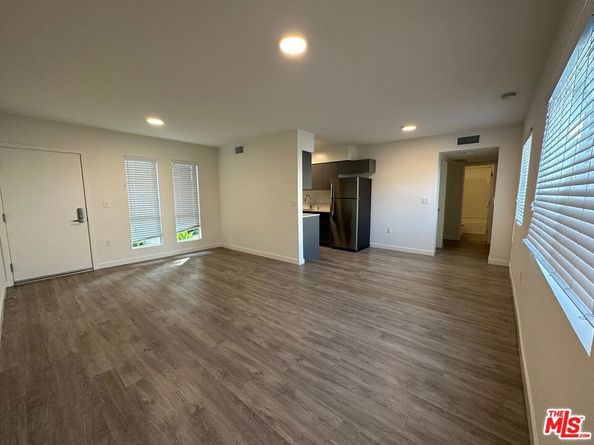 2716 S La Brea Avenue, Los Angeles CA 90016