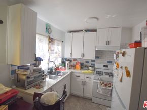 2010 S Harcourt Avenue, Los Angeles CA 90016