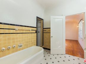 955 S Highland Avenue, Los Angeles CA 90036