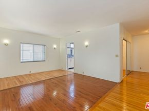 955 S Highland Avenue, Los Angeles CA 90036