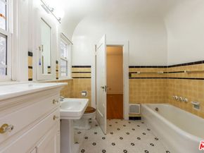955 S Highland Avenue, Los Angeles CA 90036