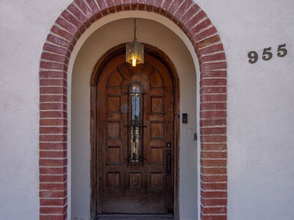 955 S Highland Avenue, Los Angeles CA 90036