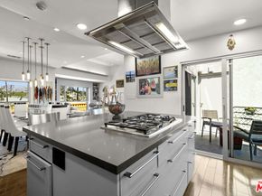 907 Lincoln Boulevard PH 302, Santa Monica CA 90403