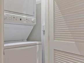 305 Arnaz Drive 304, Los Angeles CA 90048