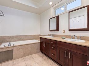 305 Arnaz Drive 304, Los Angeles CA 90048