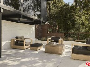 2055 N Gramercy, Los Angeles CA 90068