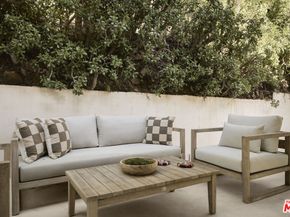 2055 N Gramercy, Los Angeles CA 90068