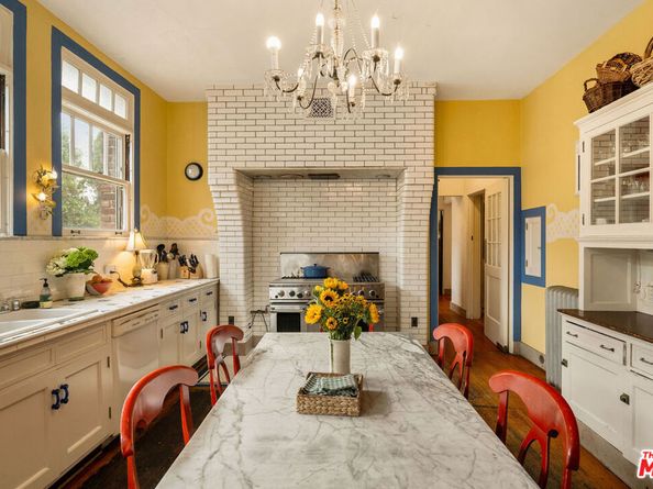 1130 Westchester Place, Los Angeles CA 90019