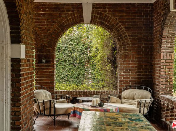 1130 Westchester Place, Los Angeles CA 90019