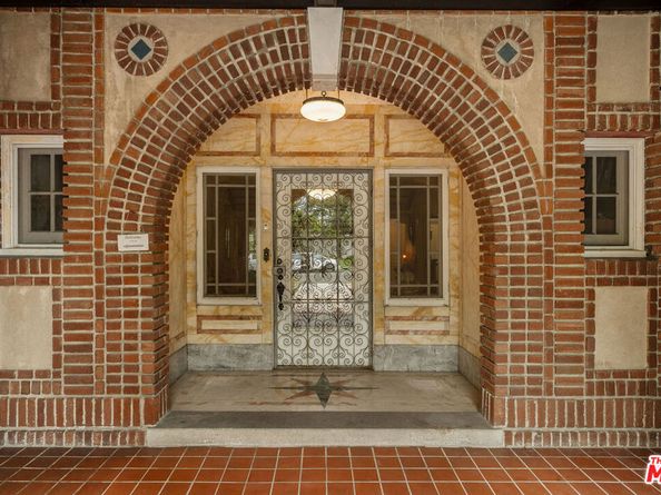 1130 Westchester Place, Los Angeles CA 90019