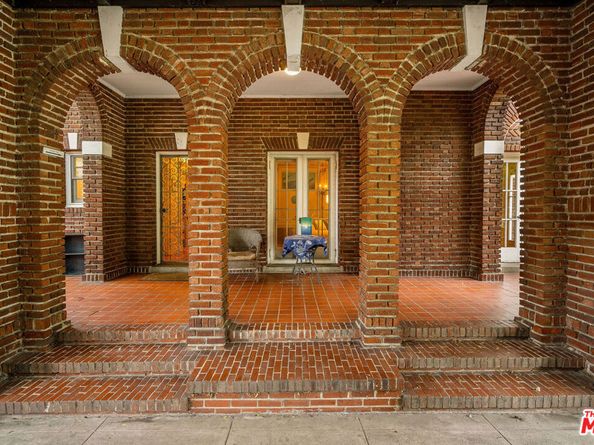 1130 Westchester Place, Los Angeles CA 90019