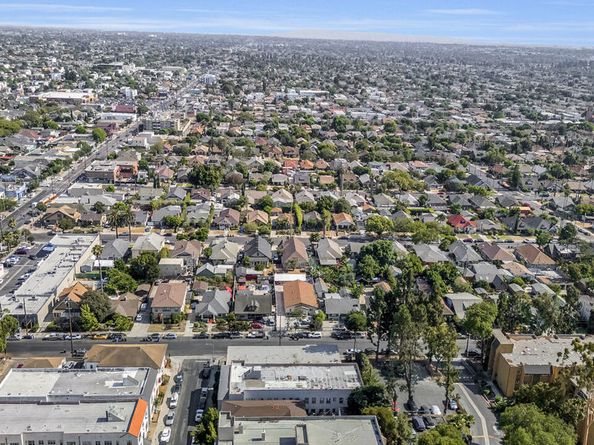 2651 S Manhattan Place, Los Angeles CA 90018