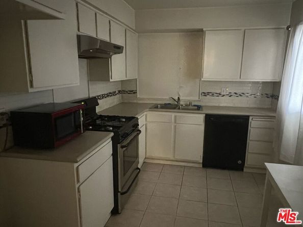 15070 Victory Boulevard 103, Van Nuys CA 91411