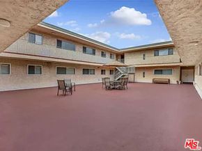 6771 Springpark Avenue 106A, Los Angeles CA 90056