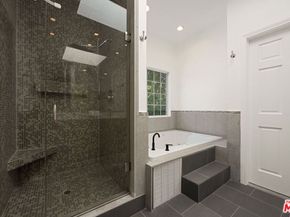 5220 Melvin Avenue, Tarzana CA 91356