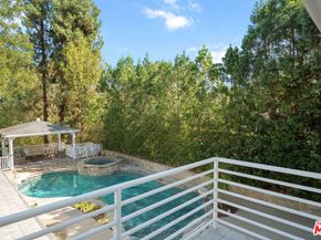 5220 Melvin Avenue, Tarzana CA 91356