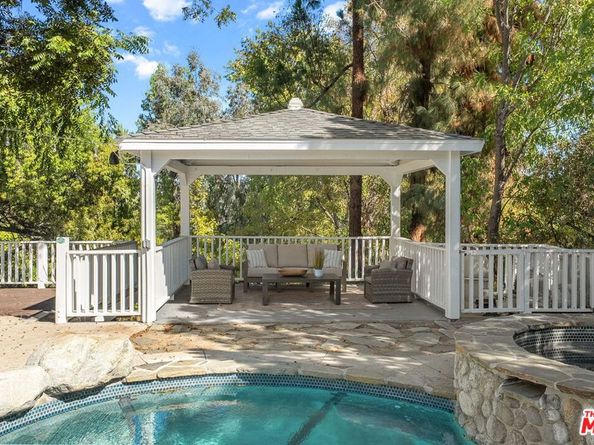 5220 Melvin Avenue, Tarzana CA 91356