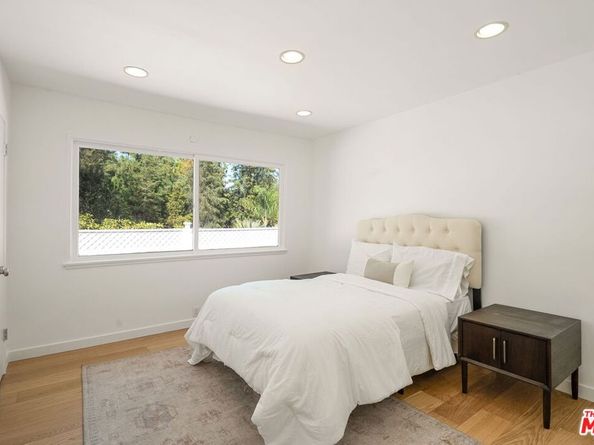 5220 Melvin Avenue, Tarzana CA 91356