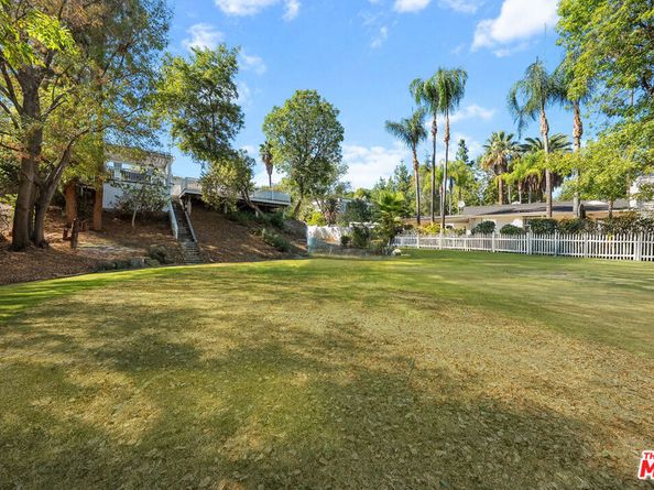 5220 Melvin Avenue, Tarzana CA 91356