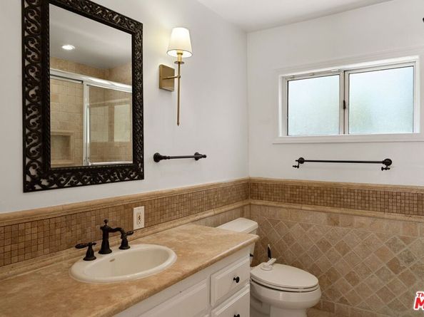 5220 Melvin Avenue, Tarzana CA 91356