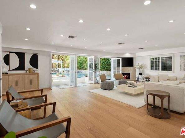 5220 Melvin Avenue, Tarzana CA 91356