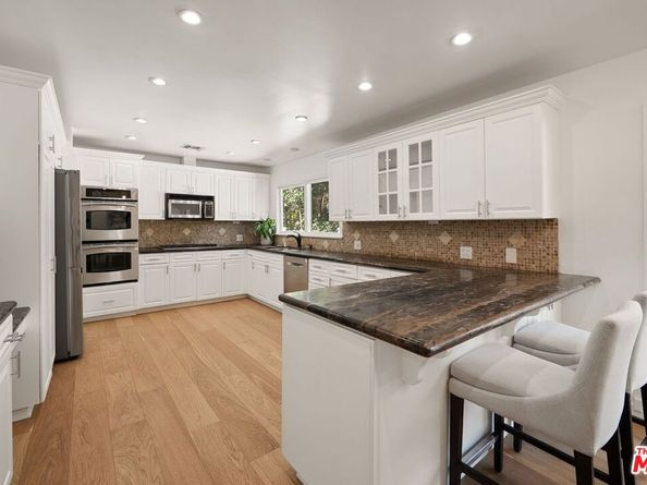 5220 Melvin Avenue, Tarzana CA 91356