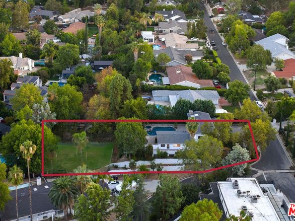 5220 Melvin Avenue, Tarzana CA 91356