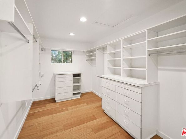 5220 Melvin Avenue, Tarzana CA 91356