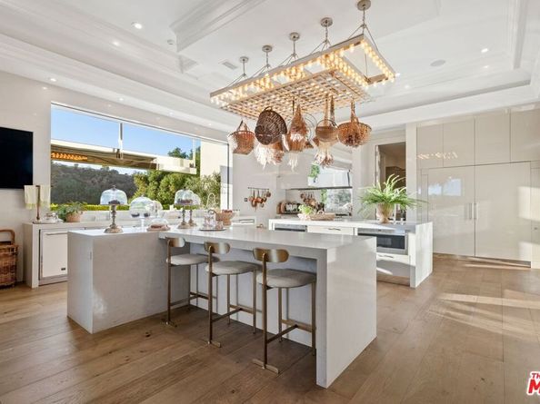 2571 Wallingford Drive, Beverly Hills CA 90210