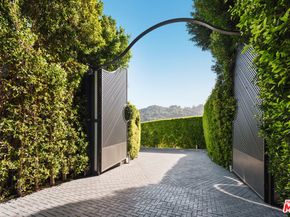 2571 Wallingford Drive, Beverly Hills CA 90210