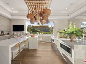 2571 Wallingford Drive, Beverly Hills CA 90210